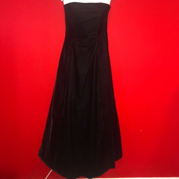 COPY - Black Strapless Velvet Dress - Picture 2 of 9